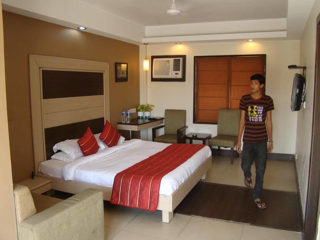 Hotel Pacific Inn Huda City Centre Gurgaon Exterior foto